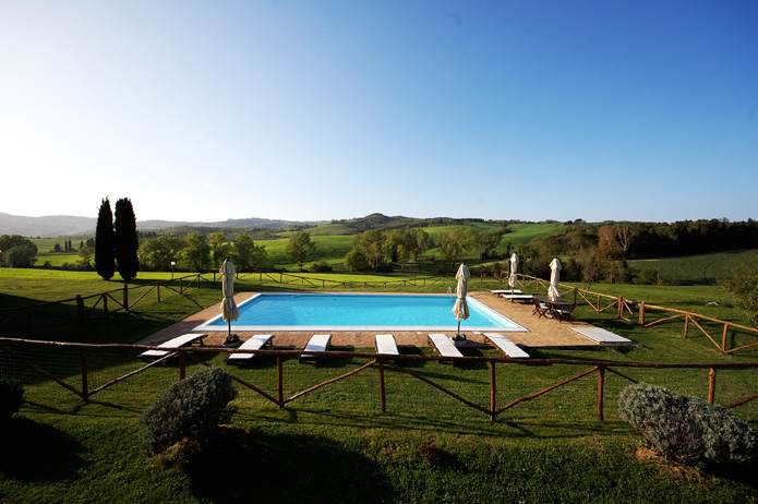 the pool of the tuscan villa