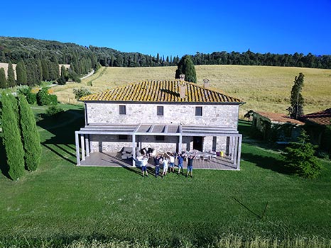 rent Tuscany villa for groups