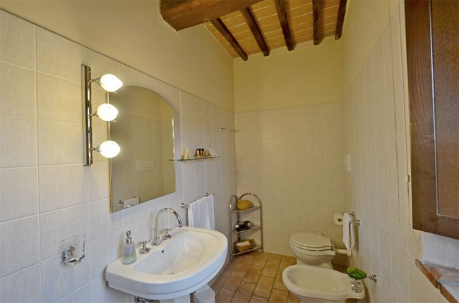 bagno camera casale in Toscana