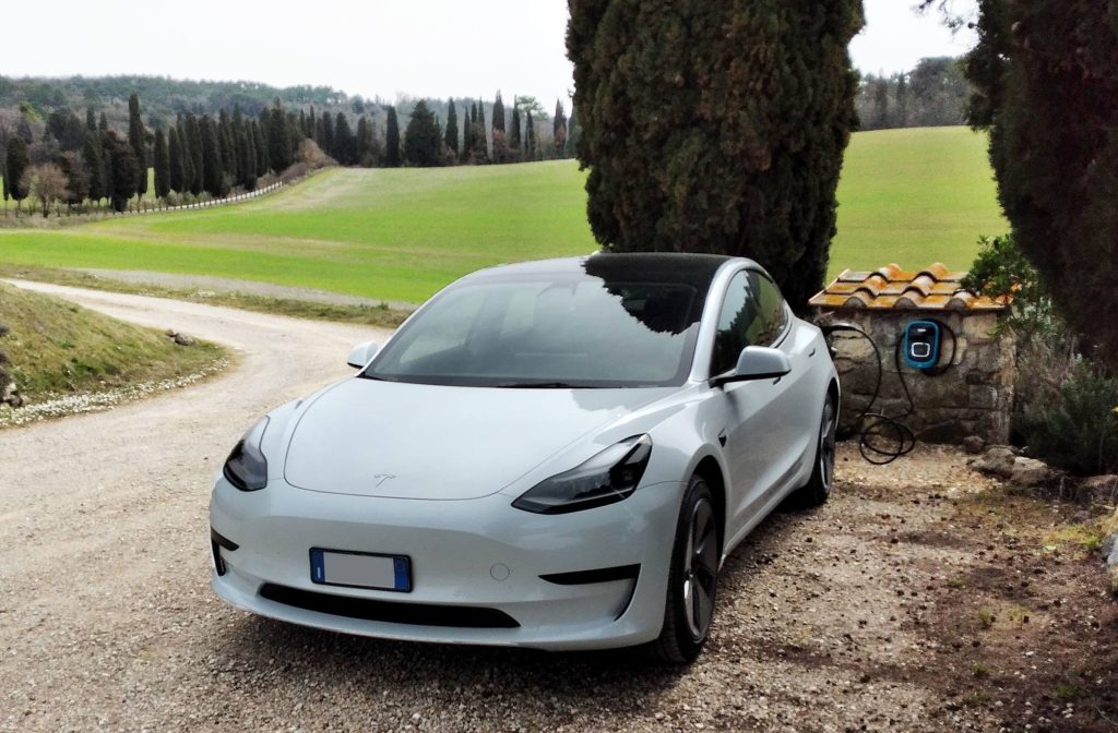 stazione ricarica tesla GRATIS vIlla Toscana