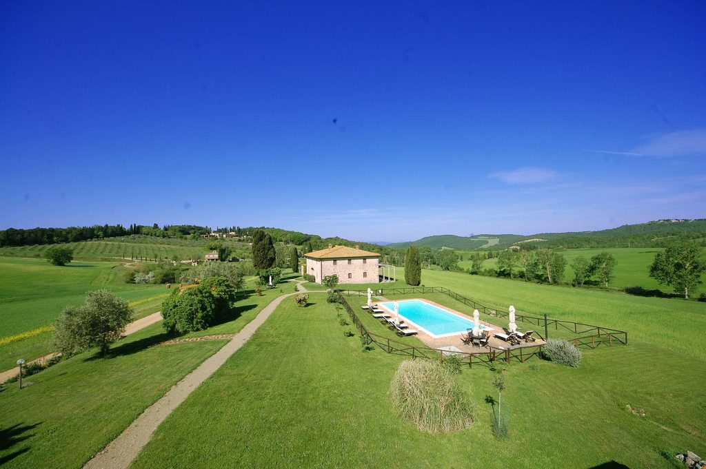 villa toscana con piscina e giardino panoramico