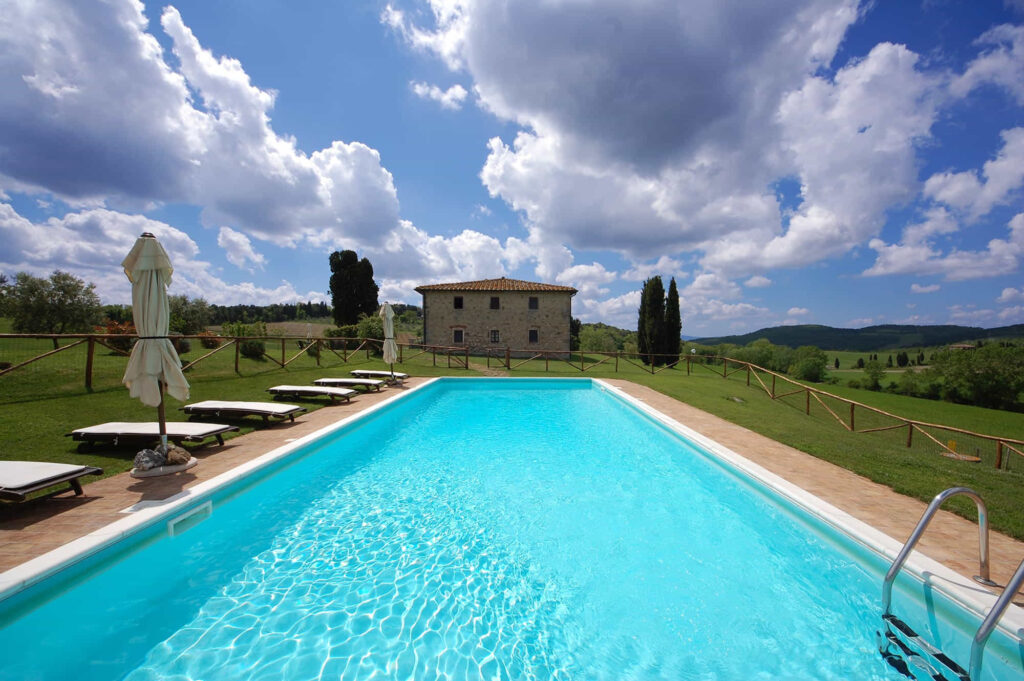 Villa con piscina in affitto a Volterra