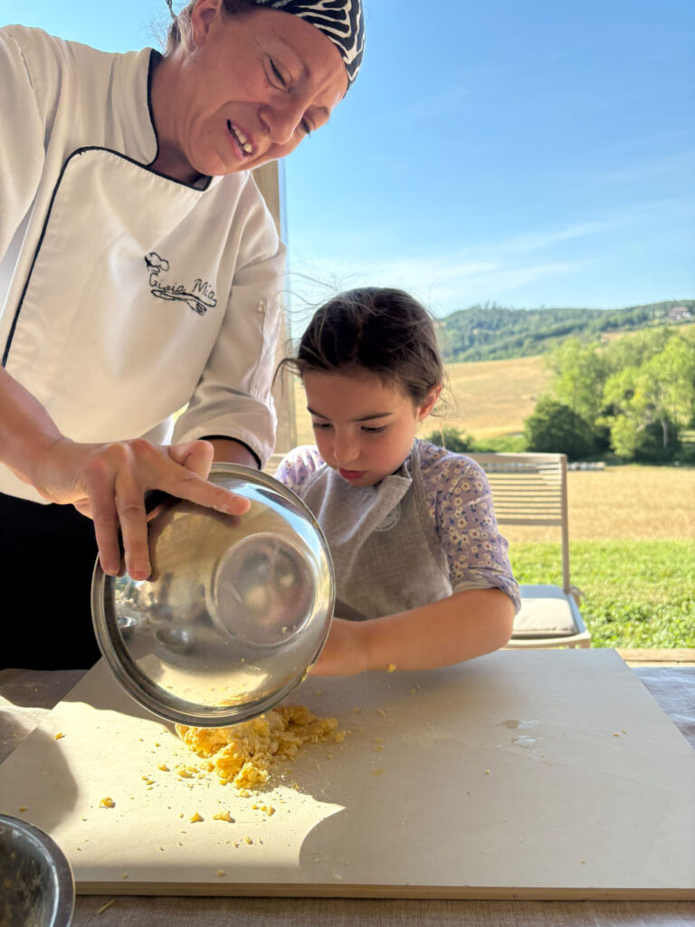 Lezione di cucina per bambini in Villa Toscana