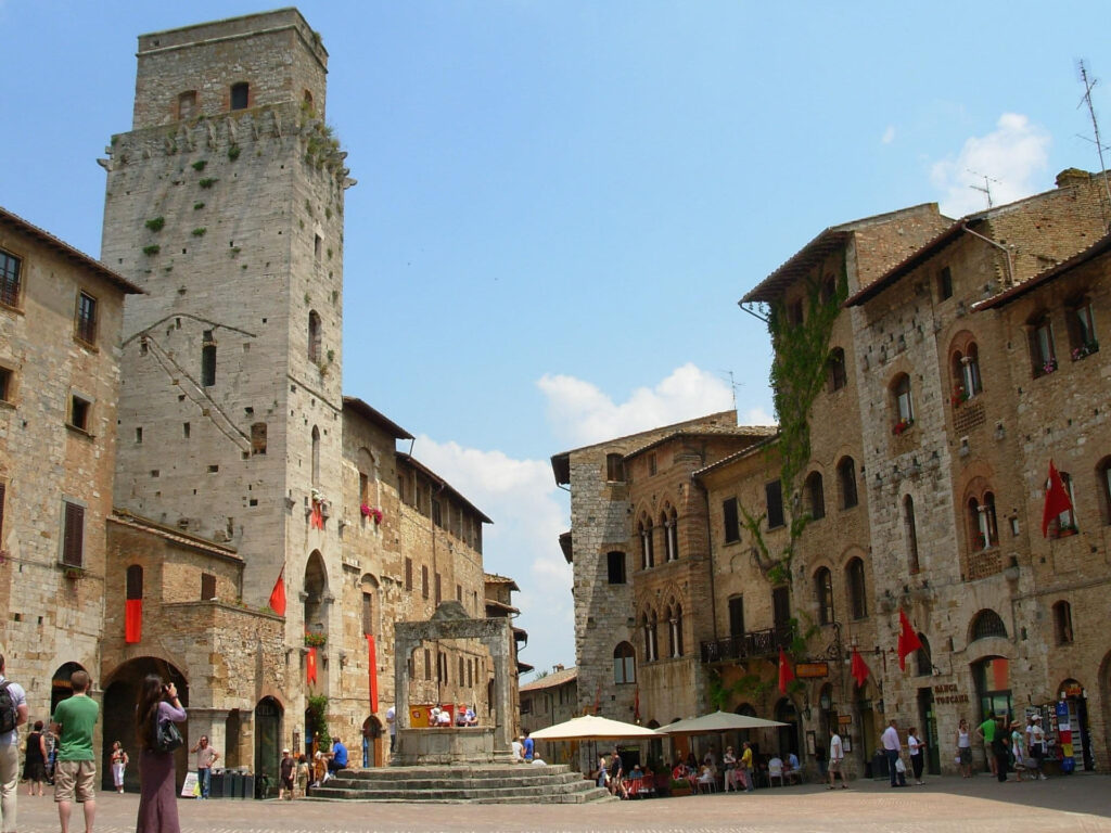 Piazza della Cisterna a san Gimignano