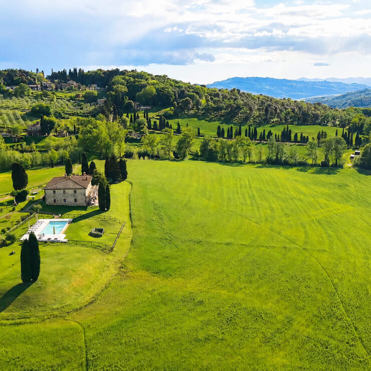 Villa privata in Toscana vicino Volterra per 10-12 persone con piscina a sfioro